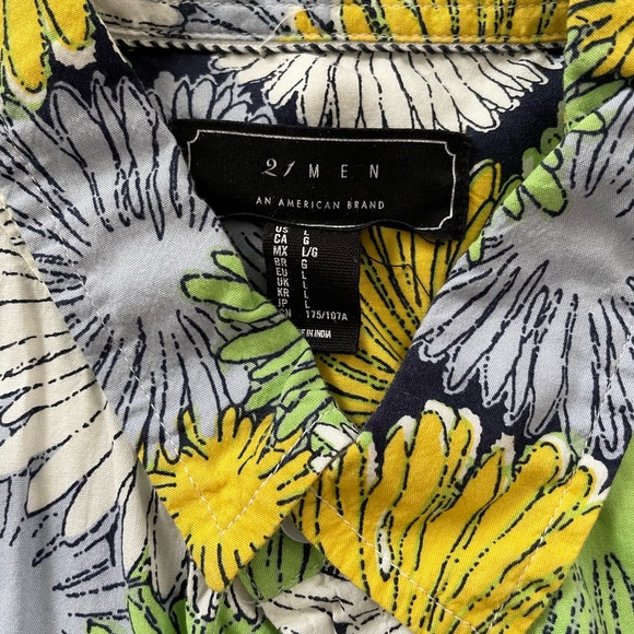 **FOREVER 21** men’s floral button down SIZE LARGE - Picture 3 of 3